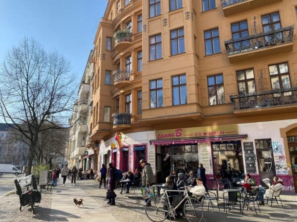 Berlin: Private Treasure Hunt & Tour With Food Stops - Historical Context and Exploration