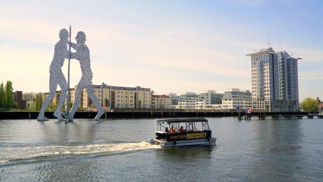 Berlin: Rent a License-Free Boat for up to 8 PAX - Boat Features