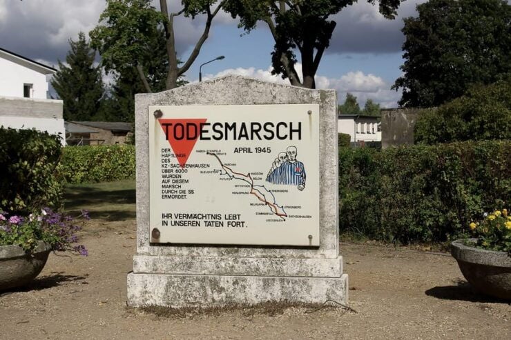 Berlin & Sachsenhausen: 5-Hour Tour Third Reich by VW-Bus - Tour Experience