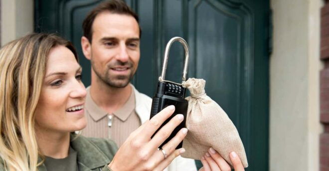Berlin Schöneberg: Outdoor Crime Mystery Tour - Booking and Cancellation Policy