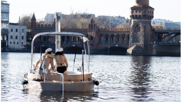 Berlin: Self-Drive Boat Experience With Bathtub - Customer Reviews