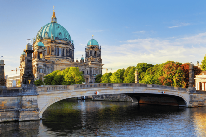 Berlin: Self-Guided Walking Tour Second World War & Cold War - Tour Features