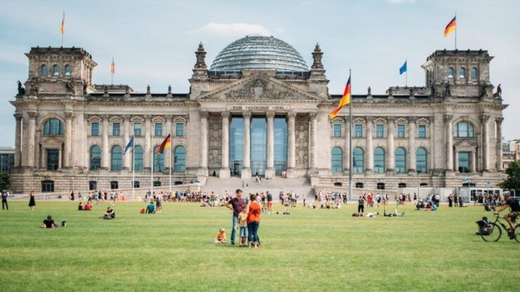 Berlin: Selfguided Audiotour Center of Power - Tour Pricing