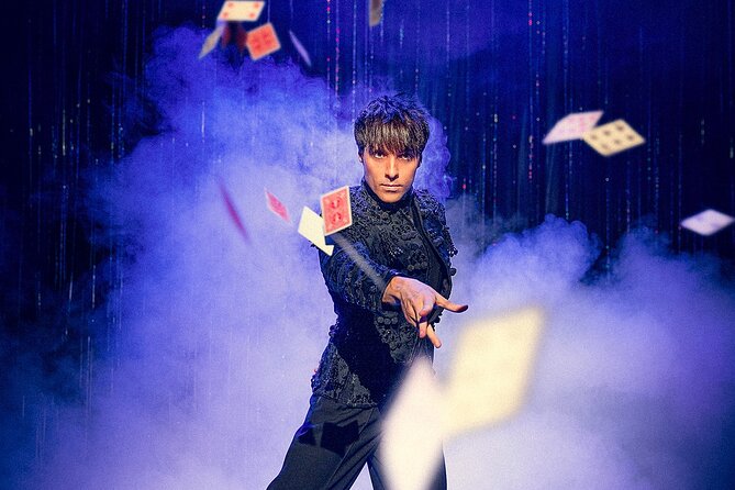 Berlin ShowCafé MAD MAGIC The Crazy Variety Show - Minimum Number of Travelers Requirement