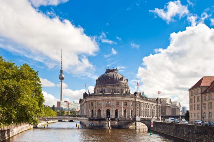 Berlin: Sights and Highlights Bike Tour - Experience Highlights