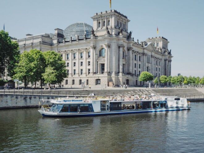 Berlin: Sightseeing Cruise From Berlin Main Station - Meeting Point and Ticket Office Information