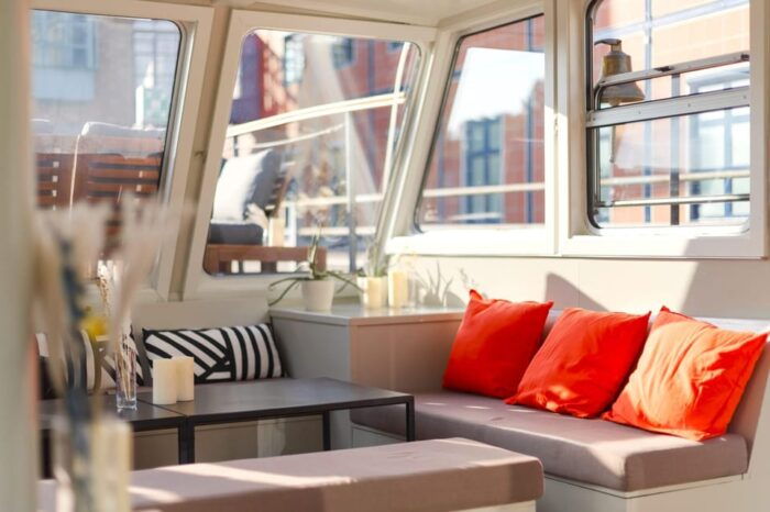 Berlin: Spree River Romantic Moon Boat Ride - FAQ