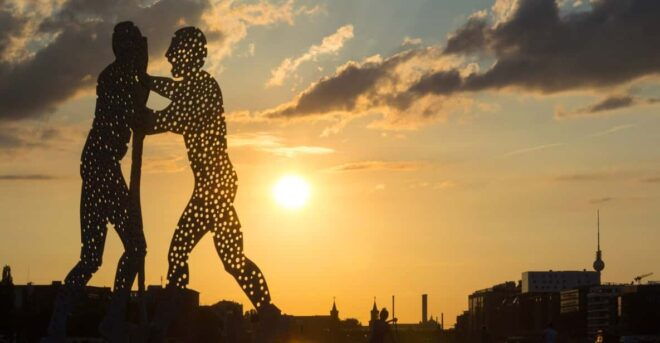 Berlin: SUP Sunset Tour to the Molecule Man - What to Bring
