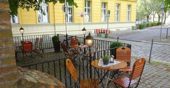 Berlin: The Old Berlin Self-Guided Walking Tour - Tour Access and Requirements