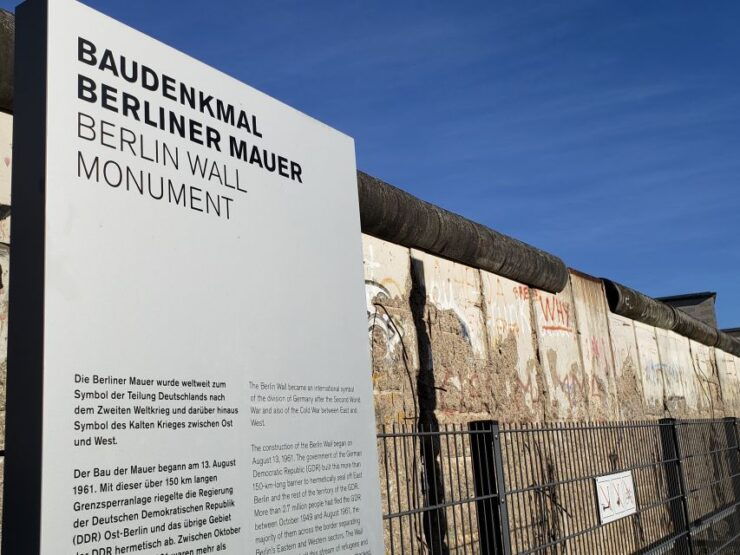 Berlin: The Wall and Cold War Private Walking Tour - Historical Significance of the Berlin Wall