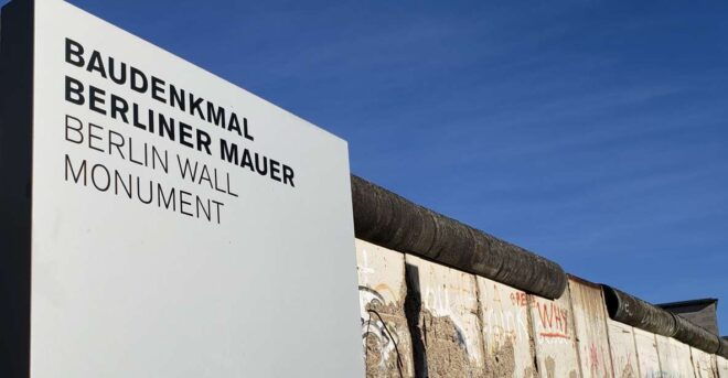 Berlin: The Wall and Cold War Private Walking Tour - Key Landmarks and Sites