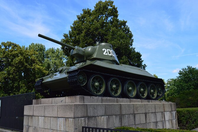 Berlin Third Reich and Cold War 2-Hour Walking Tour - Key Sites and Landmarks