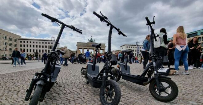 Berlin: Top Sights Guided E-Scooter Tour - Experience Highlights