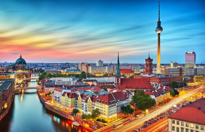 Berlin Tour by Car, Meal at Reichstag, Choc & Wine Tasting - Experiences