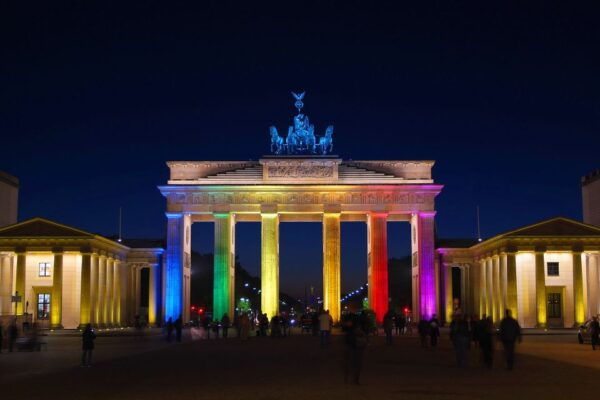 Berlin Tour by Car, Meal at Reichstag, Choc & Wine Tasting - Gourmet Meal and Tasting Experiences