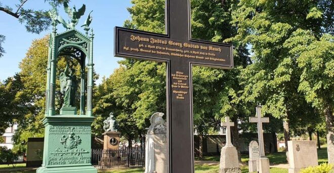 Berlin: Tour Through the Invalids Cemetery - Starting Point and Itinerary