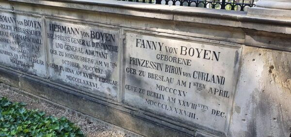 Berlin: Tour Through the Invalids Cemetery - Booking and Cancellation Policy