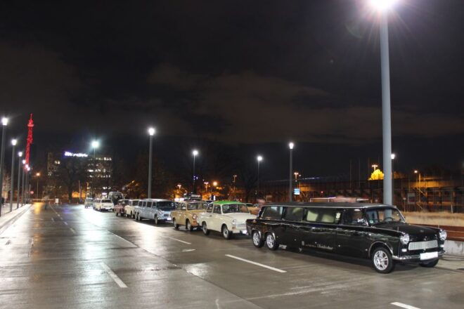 Berlin: Trabi Limousine Airport Transfer With City Tour - Reservation and Payment