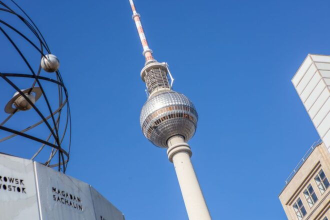 Berlin TV Tower: Fast View Entry With 3-Course Dinner - Fast View Entry and Skip-the-Line Access