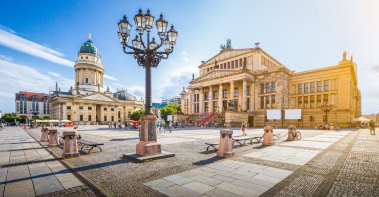 Berlin: Walking Tour to the Top 10 Sightseeing Attractions - Brandenburg Gate