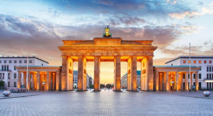 Berlin: Walking Tour to the Top 10 Sightseeing Attractions - Unter Den Linden Boulevard