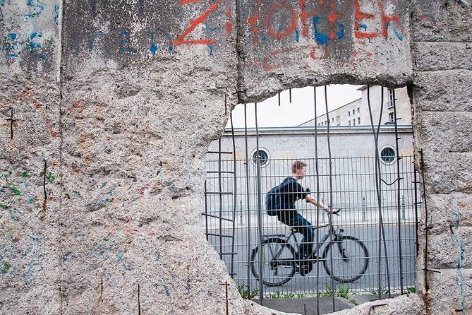 Berlin Wall Audio-Guided 40-Minute Walking Tour - Reviews