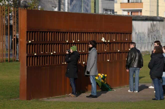 Berlin Wall: Fates, Heroes, and Love Stories Walking Tour - Customer Reviews