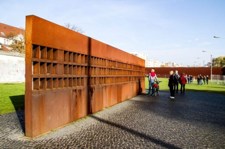 Berlin Wall: Walking Tour of the Divided City - Key Points of Interest