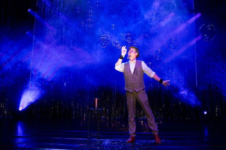 Berlin Wintergarten: Mad Magic Crazy Variety Show Ticket - Spectacular Acrobatics and Magical Acts
