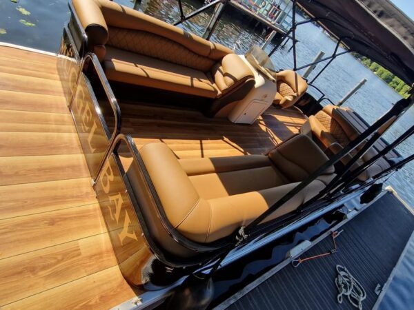 Berlin: Wonderful Days Renting the Luxury Ponton Bikini - Ideal for Groups