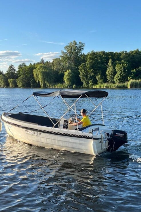 Berlin: Wonderful Days Renting the Motorboat Tortola - Easy Boat Operation