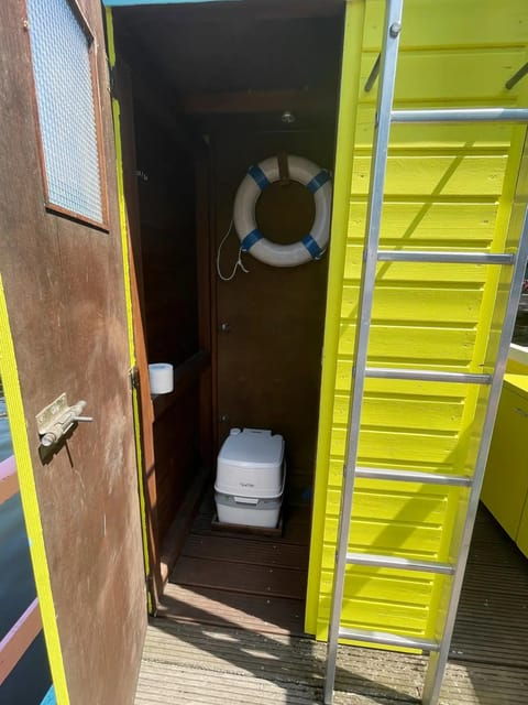 Berlin: Wonderful Days Renting the Raft St. Lucia - Boat and Equipment Features