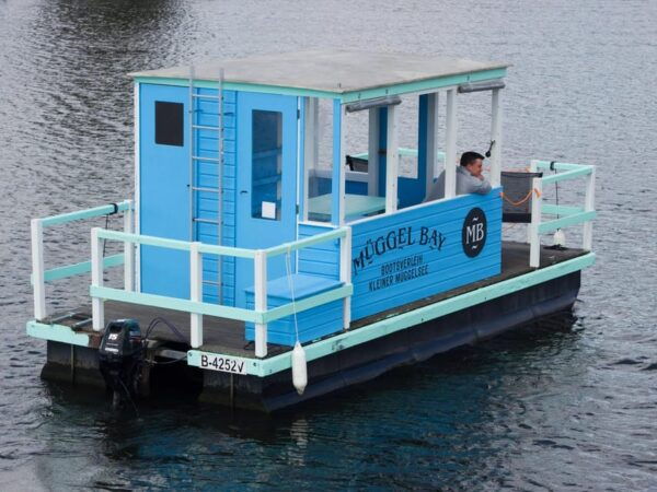 Berlin: Wonderful Days Renting the Raft St. Lucia - Exploring Müggelsee