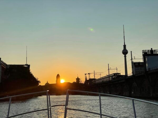 Berlin: Yacht Tour on the Lakes or City - Seasonal Considerations