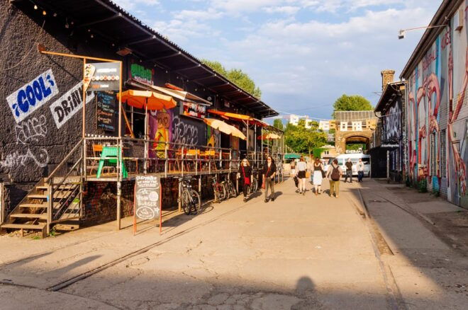 Berlins Alternative Side: The Urban Jungle Tour - Local Insights and Cultural Exploration