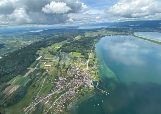 Bern: Exclusive Lakeland Helicopter-Tour for up to 4 People - Accessibility and Group Size