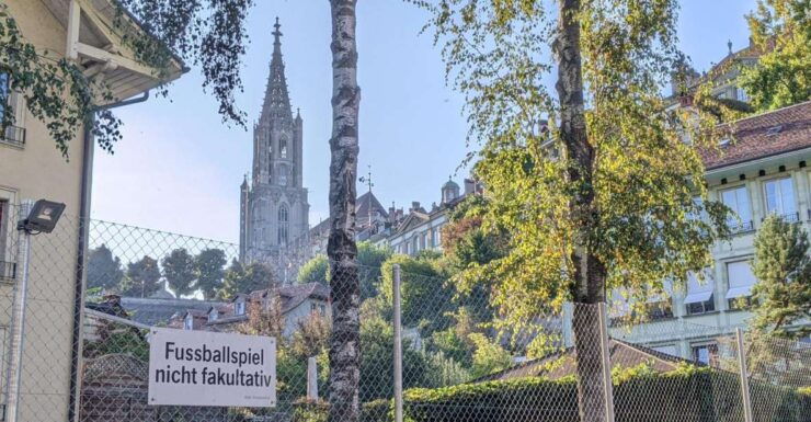 Bern: Highlights and Old Town Self-guided Walk - Exploring Berns Old Town