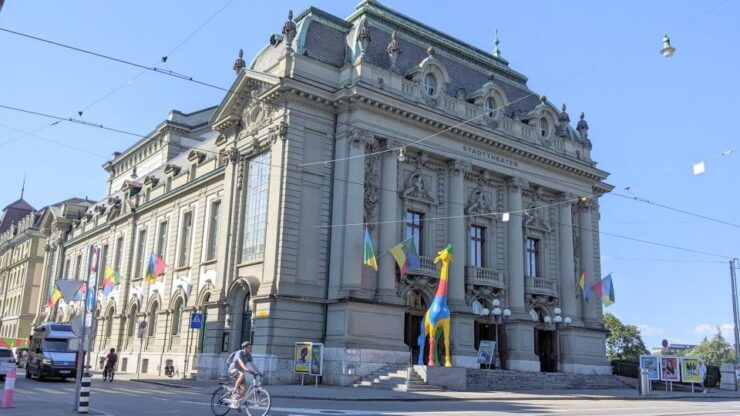 Bern: Highlights and Old Town Self-guided Walk - Interactive Self-guided Tour Experience