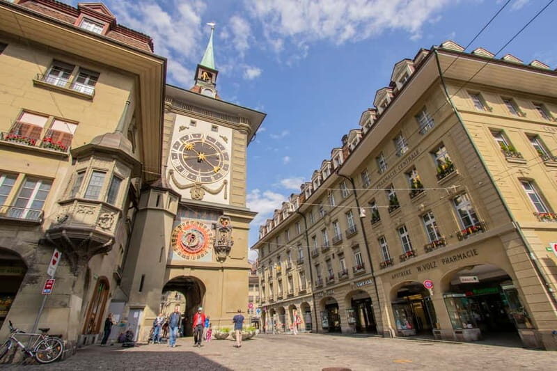 Bern: Private Express Walk with a Local in 60 minutes - The Heart of Bern in a Short Walk