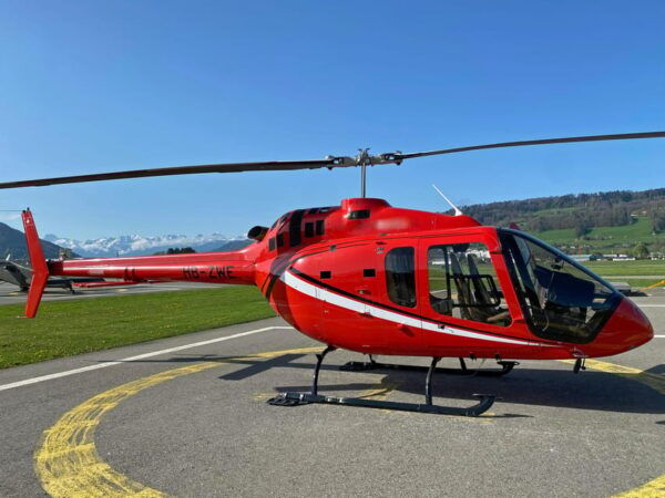 Bern: Private Helicopter-Tour for 4 People to Lake Thun - Scenic Return Journey