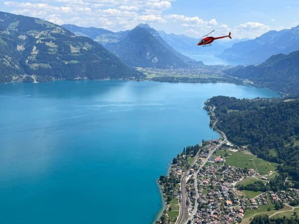 Bern: Private Helicopter-Tour for 4 People to Lake Thun - Complimentary Souvenirs