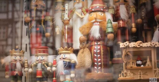 Bernkastel-Kues: Christmas Market Walking Tour - Experience & Customization