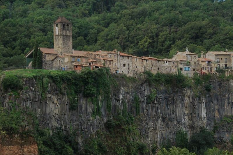 Besalu and Medieval Towns Day Tour from Barcelona - A full day beyond Barcelona