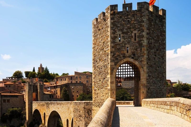 Besalu and Medieval Towns Day Tour from Barcelona - The cliffside view at Castellfollit de la Roca