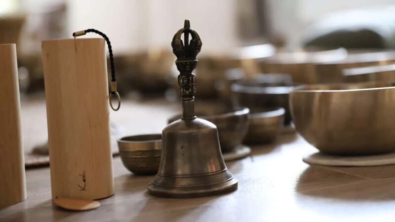 Besançon: Experience a timeless sound journey to the sound of Himalayan bowls. - Besançon: Experience a timeless sound journey to the sound of Himalayan bowls