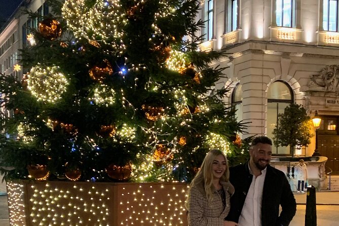 Bespoke Black Cab London Christmas Lights and Sights Private Tour - Iconic London Neighborhoods