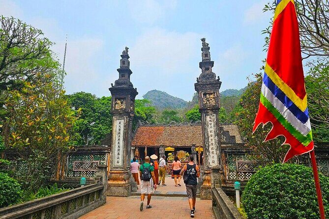 Best Day Trip to Incense Village, Tam Coc, Hoa Lu from Hanoi - Quang Phu Cau Incense Village