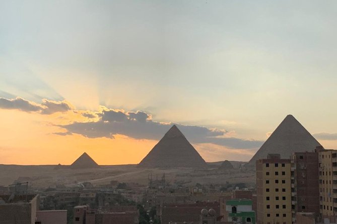 Best Full-Day Tour to Giza Pyramids Egyptian Museum and Bazaar - Explore the Iconic Pyramids