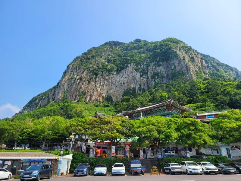 Best Jeju UNESCO Tour - East/South/West - Guides, transport and value