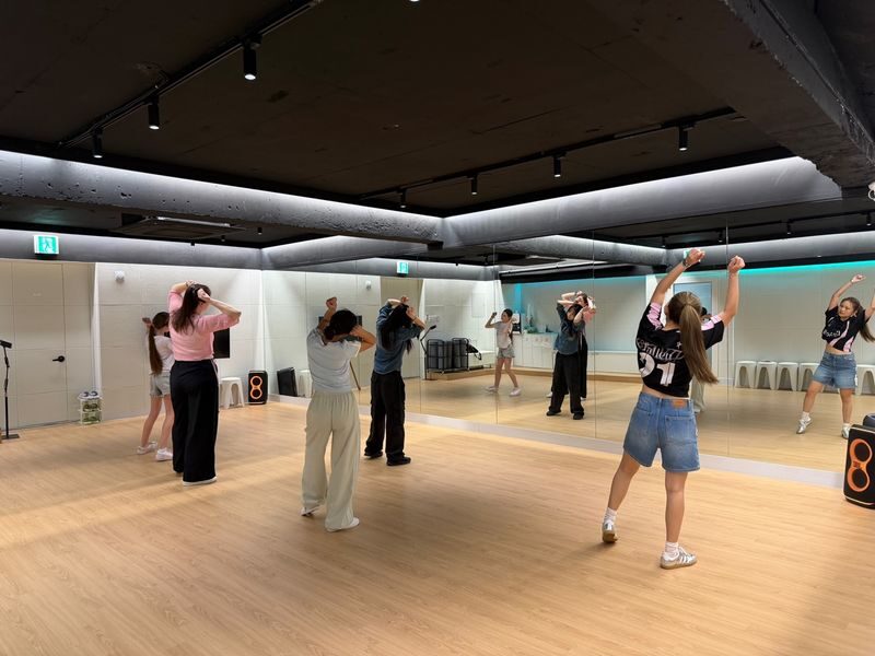 Best Kpop Dance Class in Myeongdong, Seoul (Photos & Video) - Choosing join-in or private